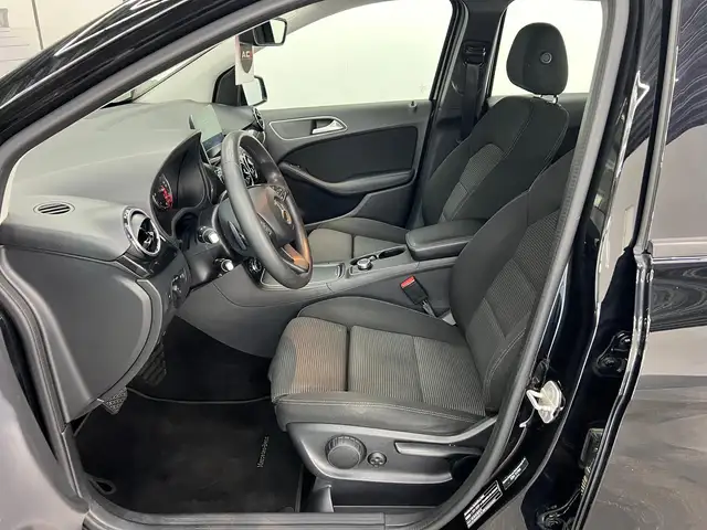 Mercedes-Benz B Class view 13
