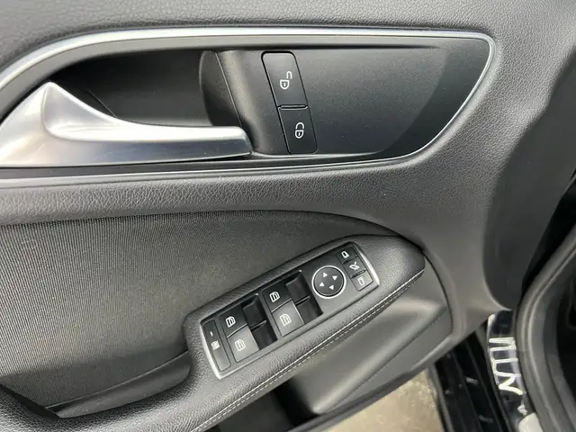 Mercedes-Benz B Class view 12