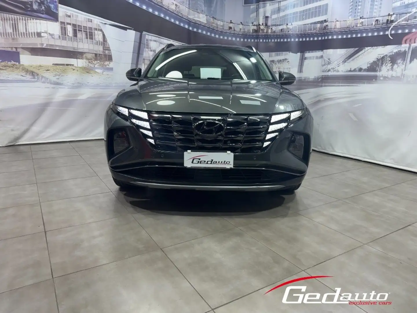 Hyundai TUCSON 1.6 CRDi 48V XLine FULL-LED NAVI Gris - 1