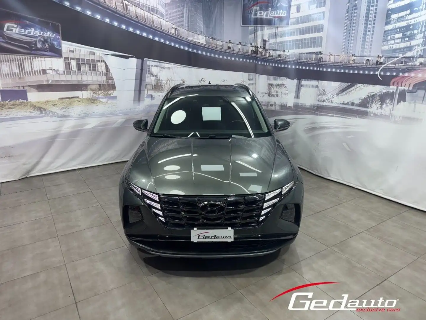 Hyundai TUCSON 1.6 CRDi 48V XLine FULL-LED NAVI Gris - 2