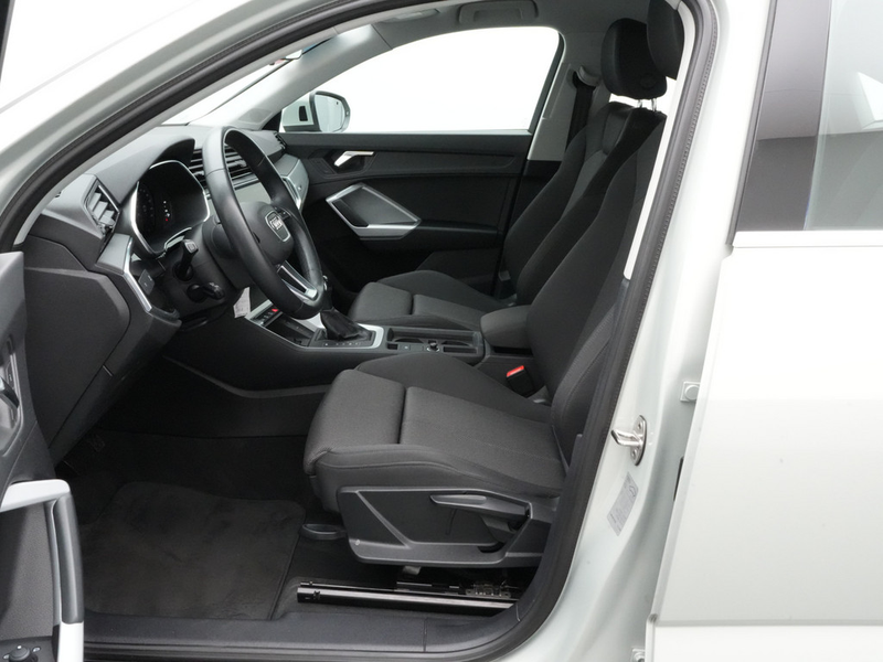 Audi Q3 Sportback ACC NAVI SHZ LED PDC KLIMA — photo 10