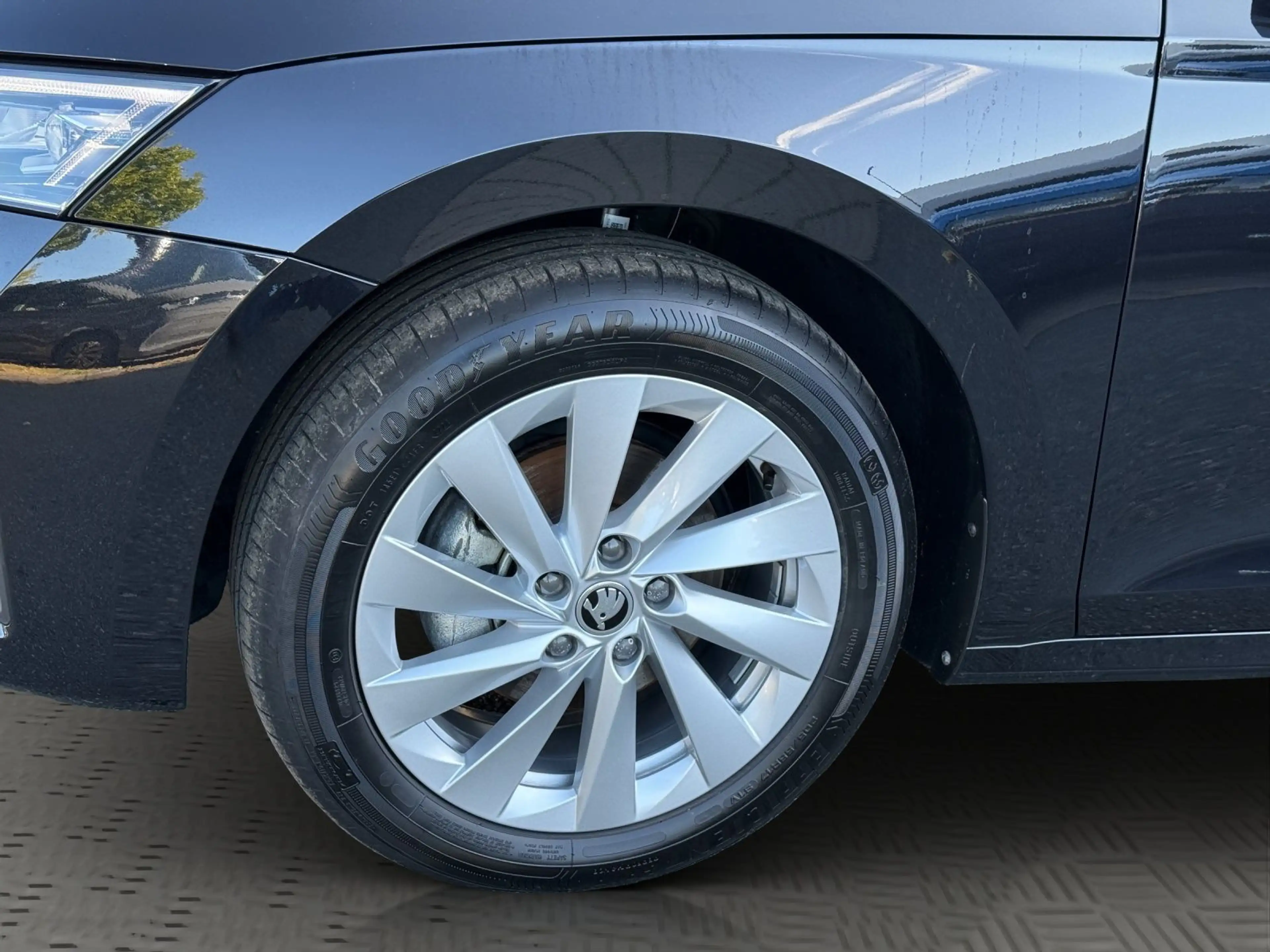 Skoda Octavia Combi 1.5 TSI mHEV DSG Selection NAVI+MA — photo 8