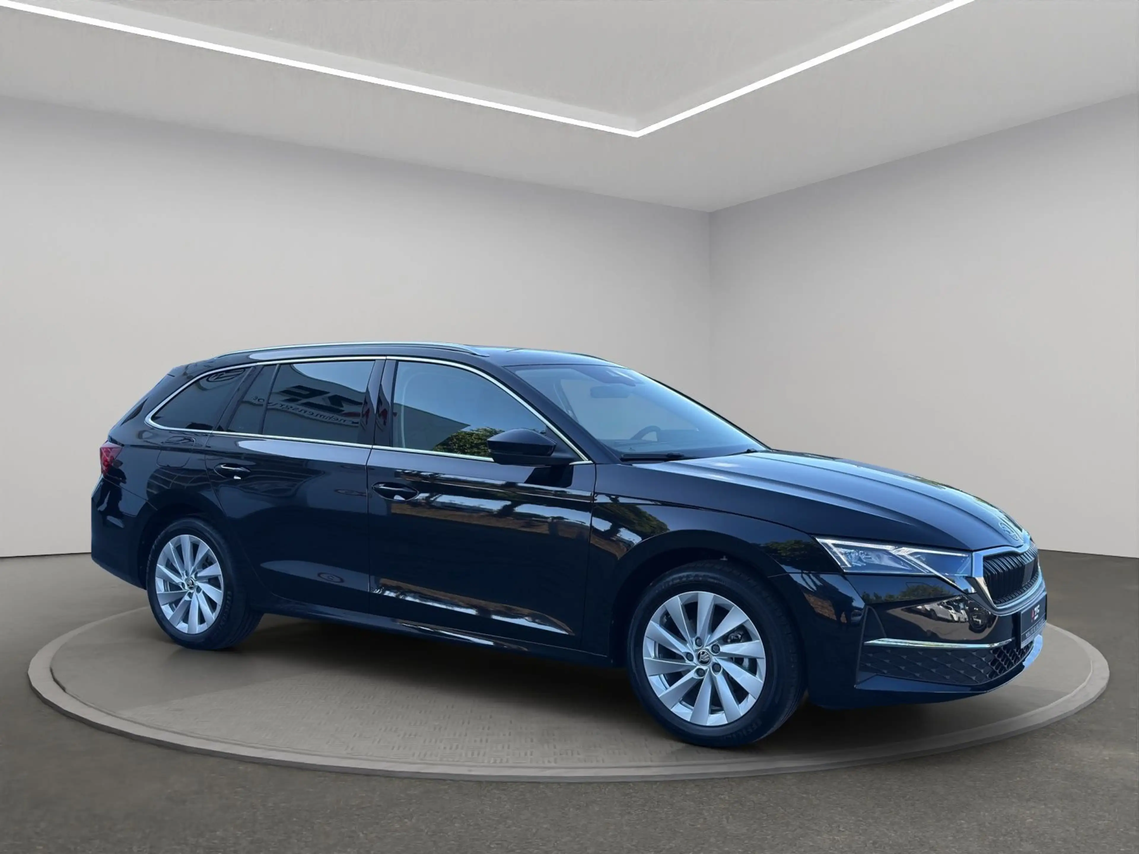 Skoda Octavia Combi 1.5 TSI mHEV DSG Selection NAVI+MA — photo 3