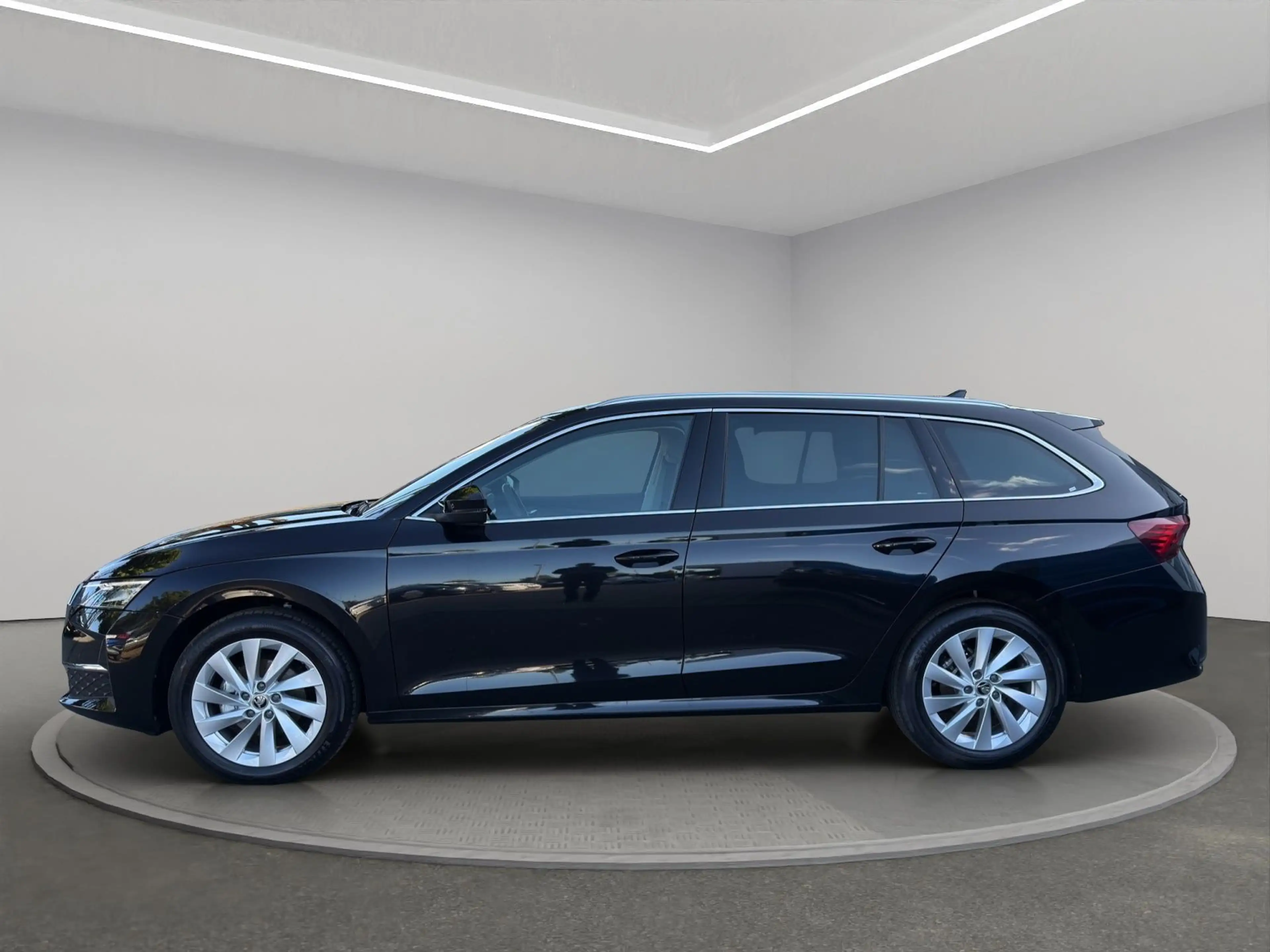 Skoda Octavia Combi 1.5 TSI mHEV DSG Selection NAVI+MA — photo 5