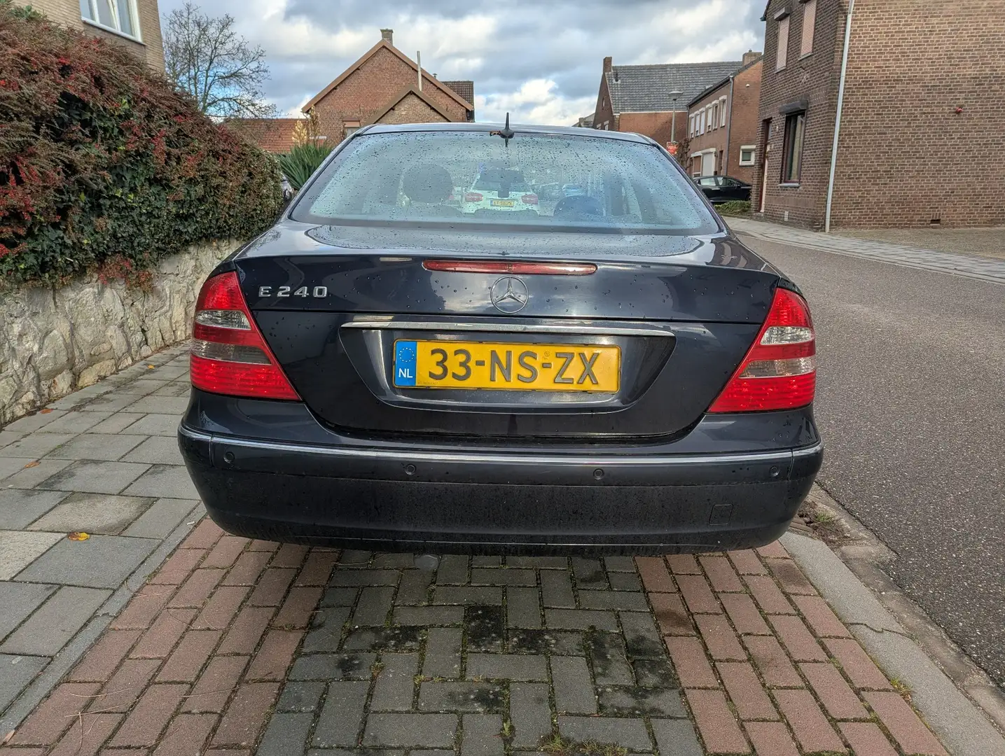 Mercedes-Benz E 240 Elegance - 2