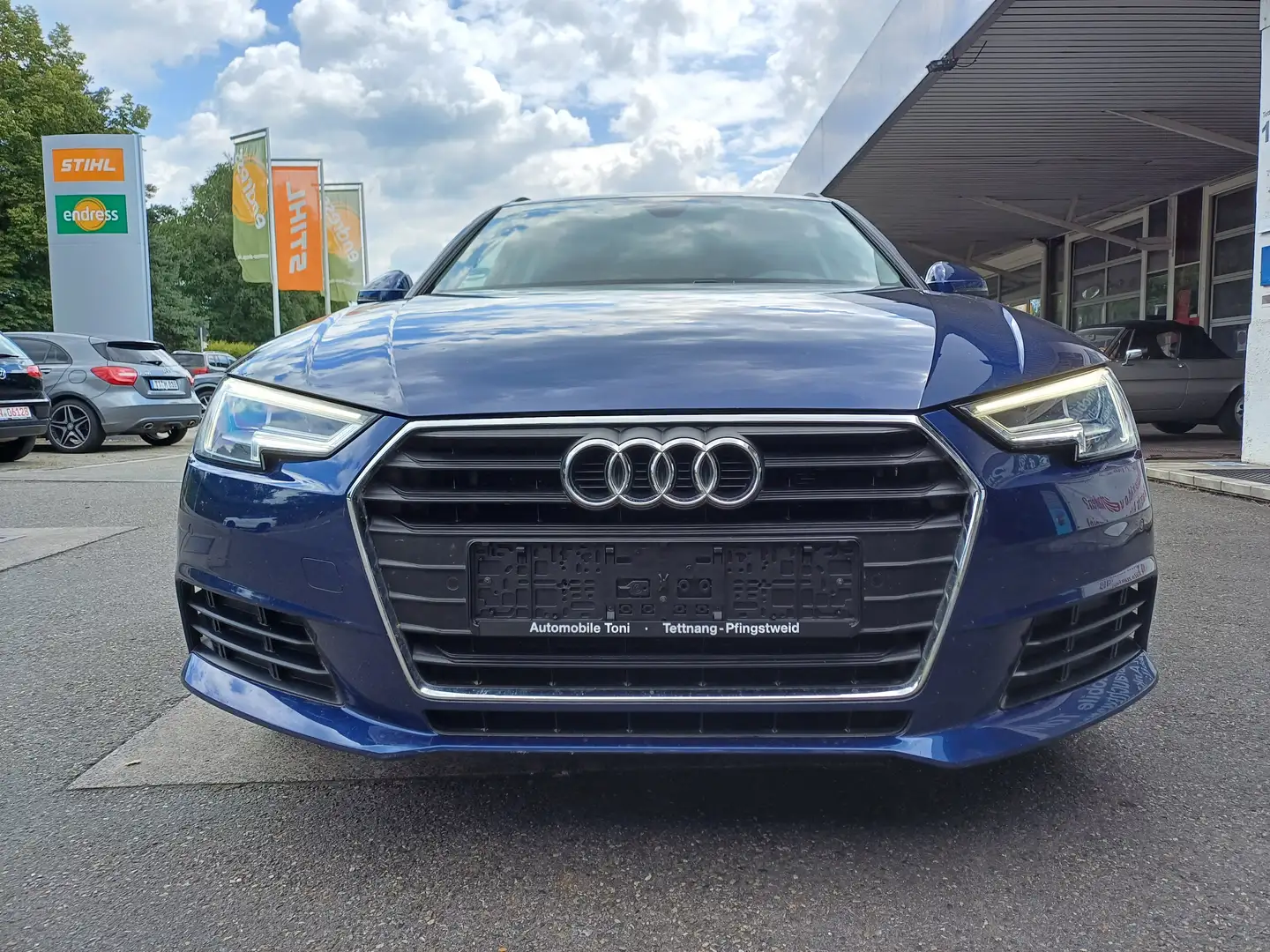 Audi A4 basis Blau - 2