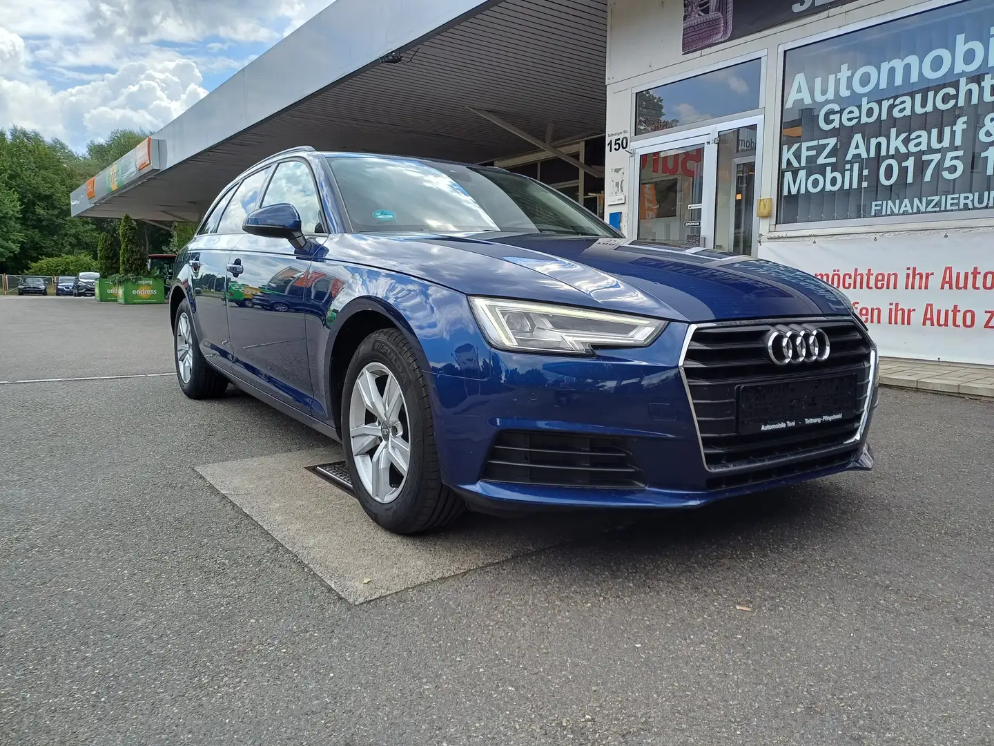 Audi A4 basis Blau - 1