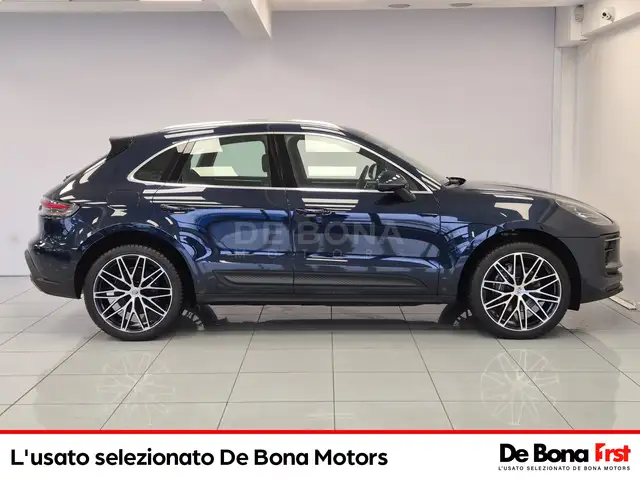 Porsche Macan view 6