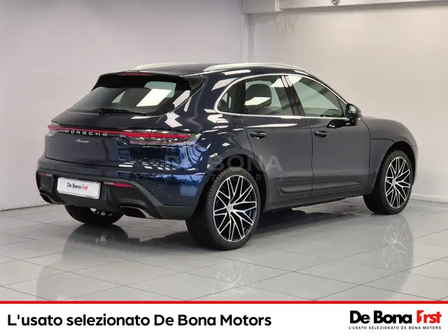 Porsche Macan view 4