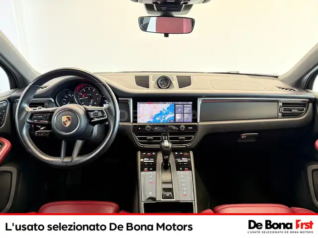 Porsche Macan view 9