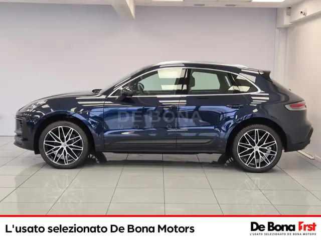 Porsche Macan view 3