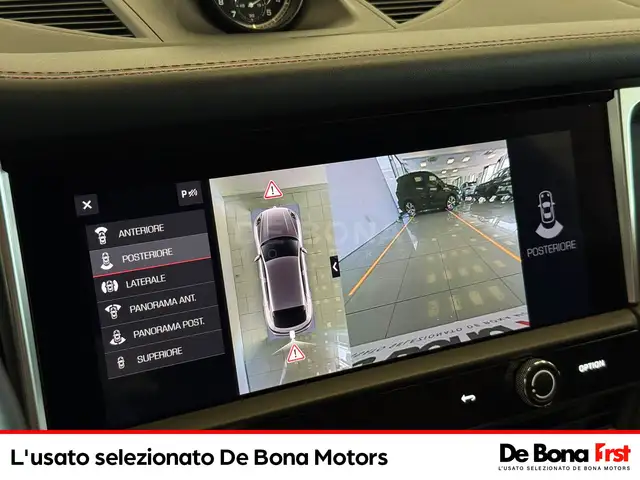 Porsche Macan view 12
