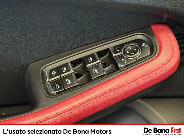 Porsche Macan view 18