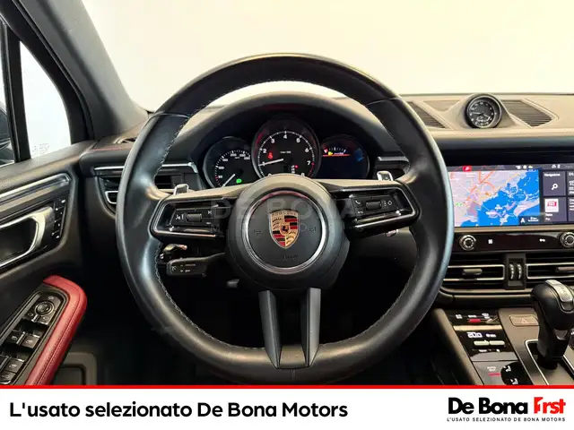 Porsche Macan view 10