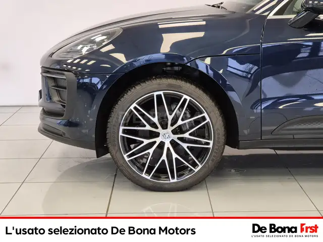 Porsche Macan view 22