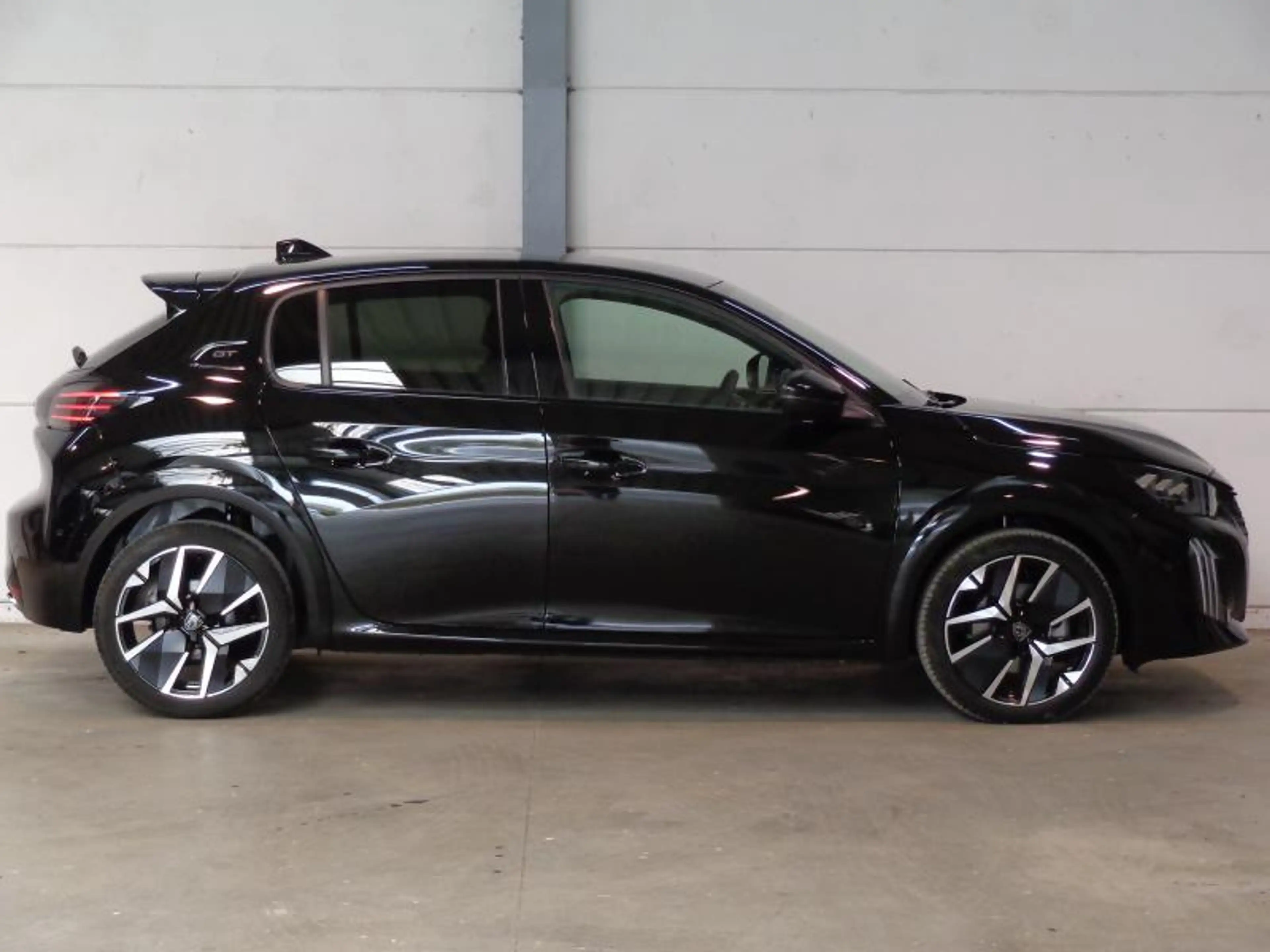 Peugeot 208 MHEV 208 GT 1.2 e-DCS6 - Caméra 360° — photo 15