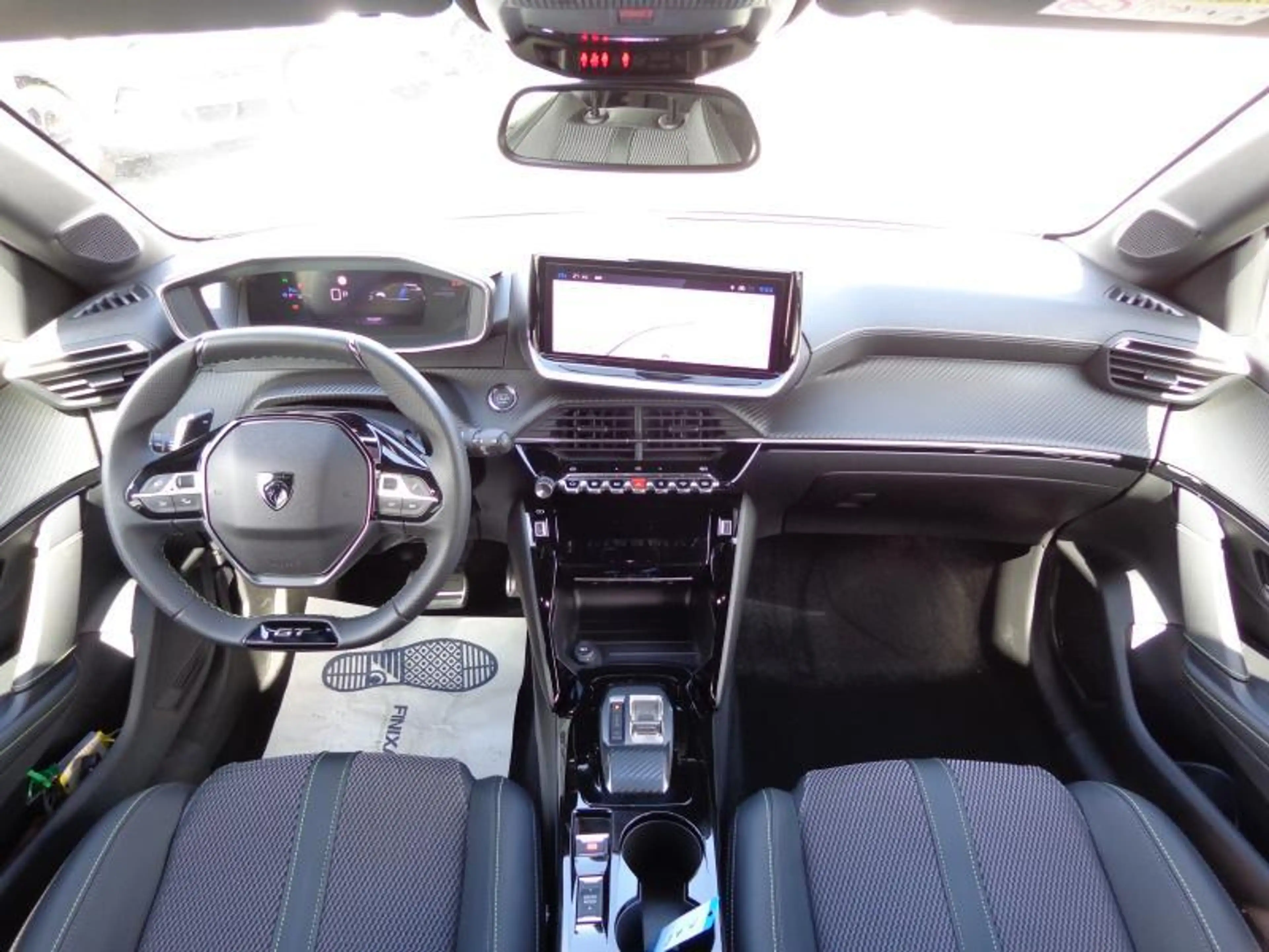 Peugeot 208 MHEV 208 GT 1.2 e-DCS6 - Caméra 360° — photo 2