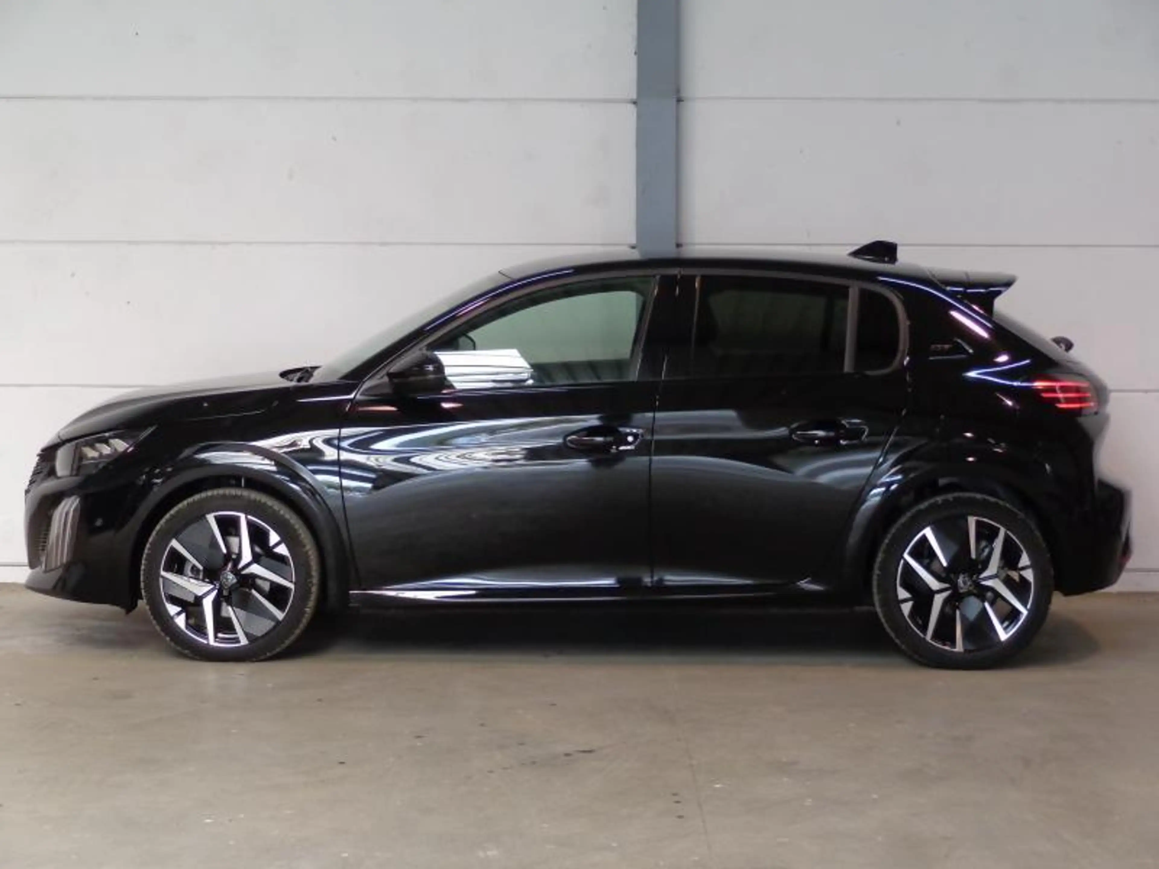 Peugeot 208 MHEV 208 GT 1.2 e-DCS6 - Caméra 360° — photo 9