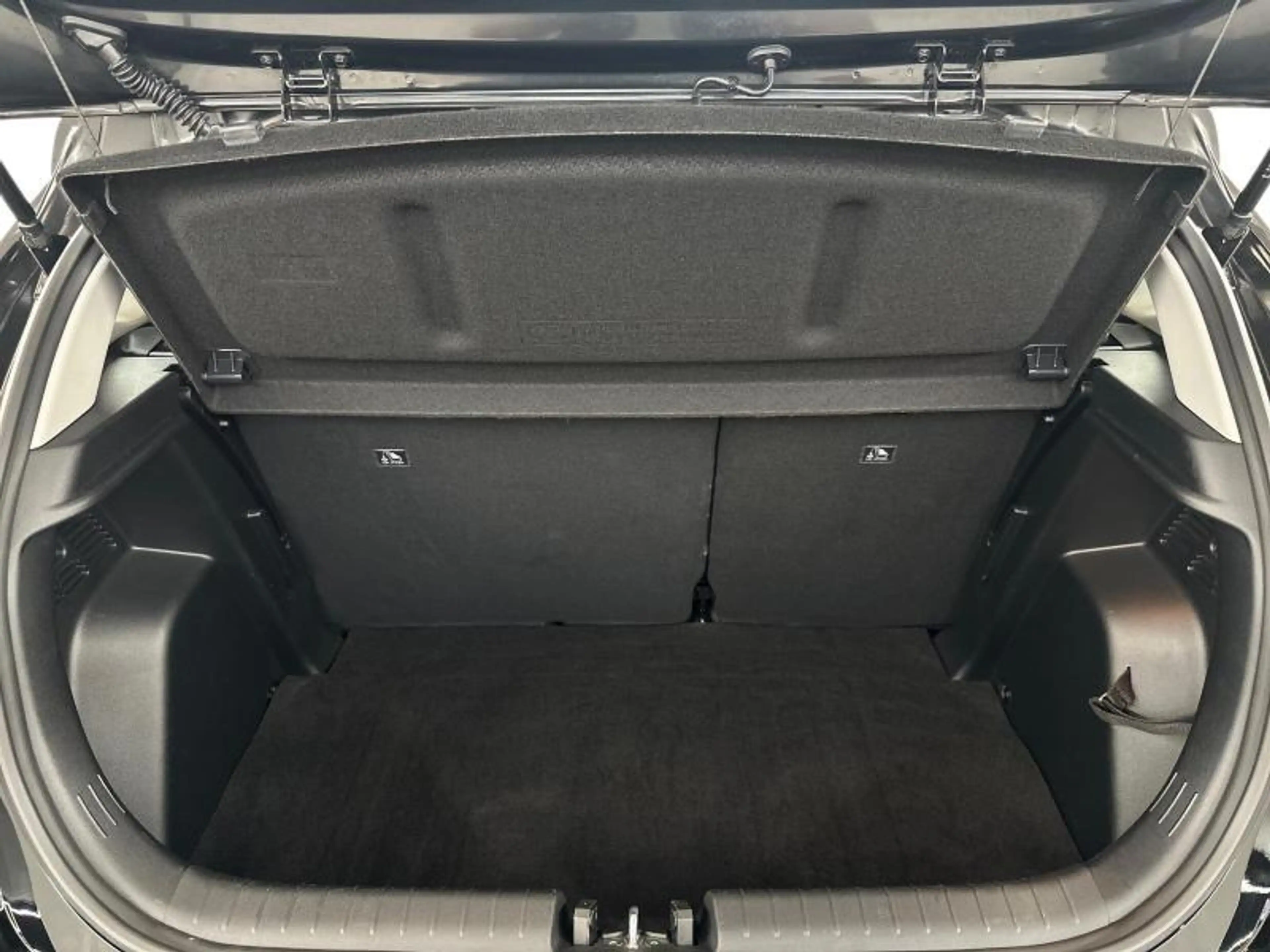 Hyundai i20 AT Comfort | winter pack — photo 11