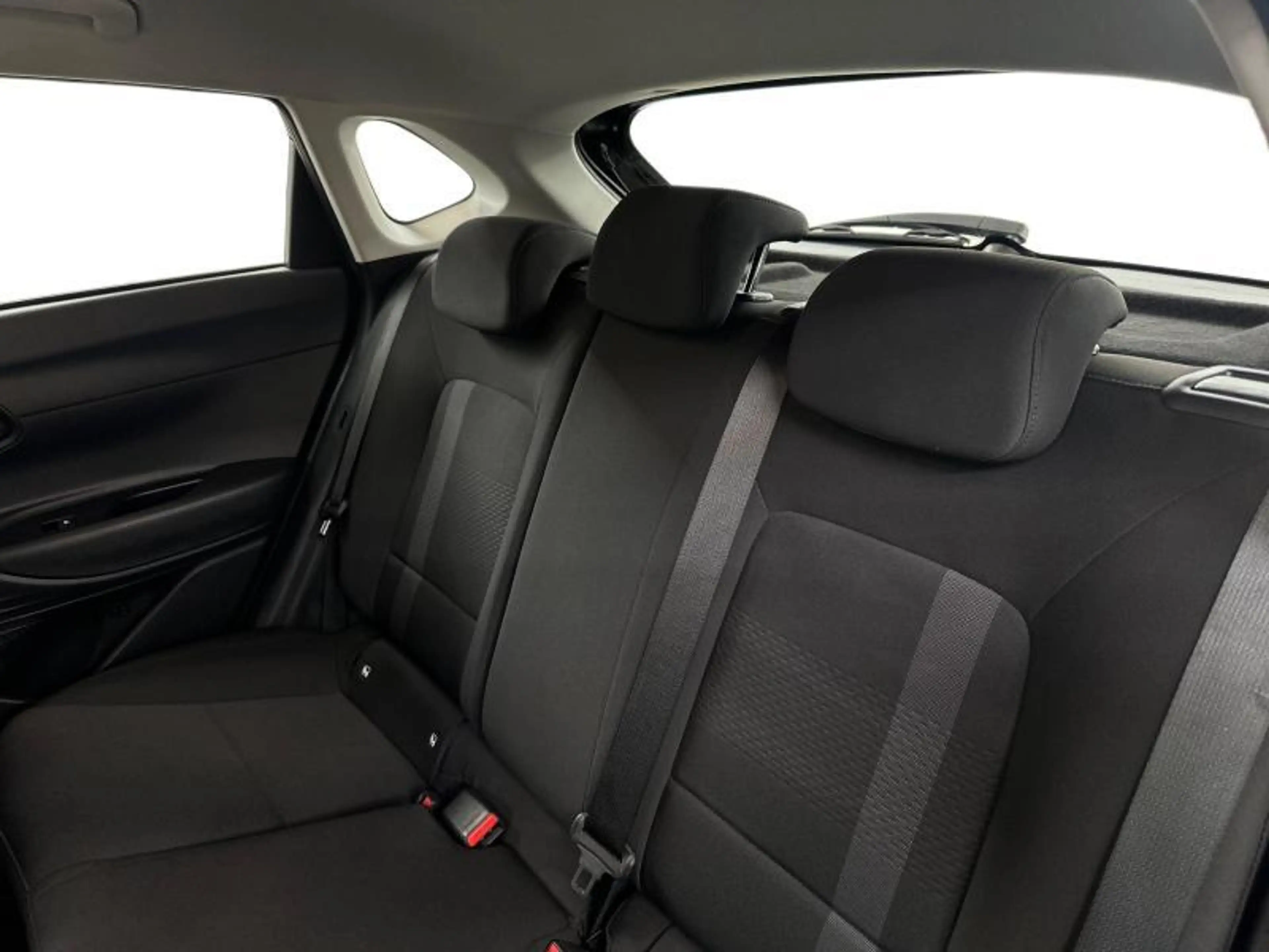 Hyundai i20 AT Comfort | winter pack — photo 12