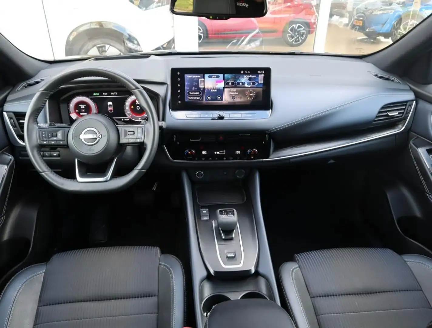 Nissan Qashqai 1.3 MHEV Xtronic Tekna | AUTOMAAT | Panoramadak | Zwart - 2