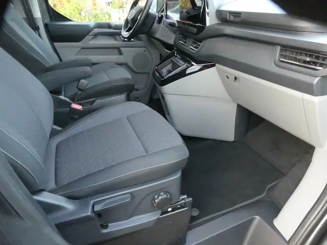 Ford Tourneo Custom view 13