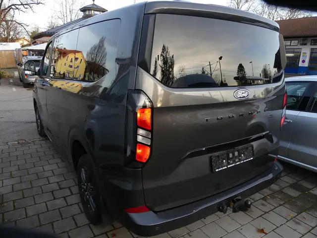 Ford Tourneo Custom view 4