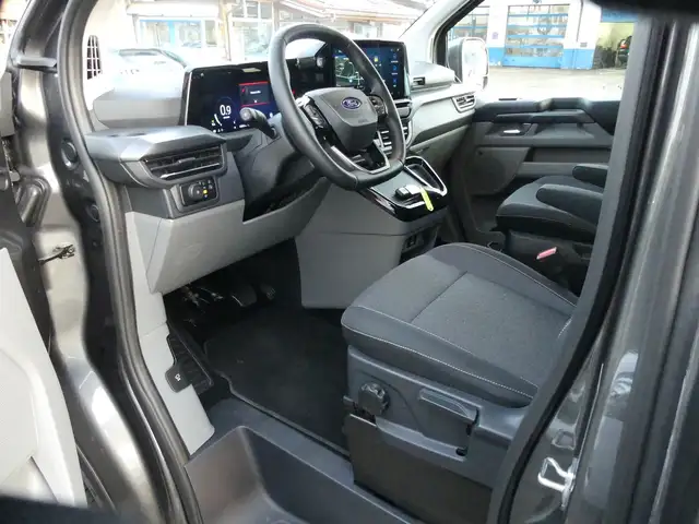 Ford Tourneo Custom view 5