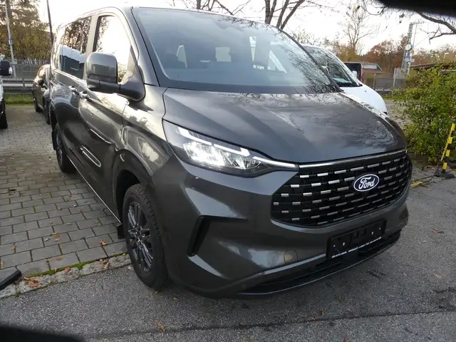 Ford Tourneo Custom view 2