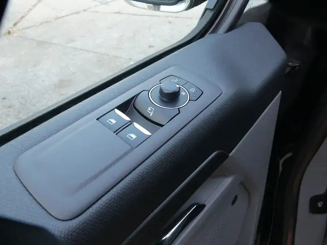 Ford Tourneo Custom view 12