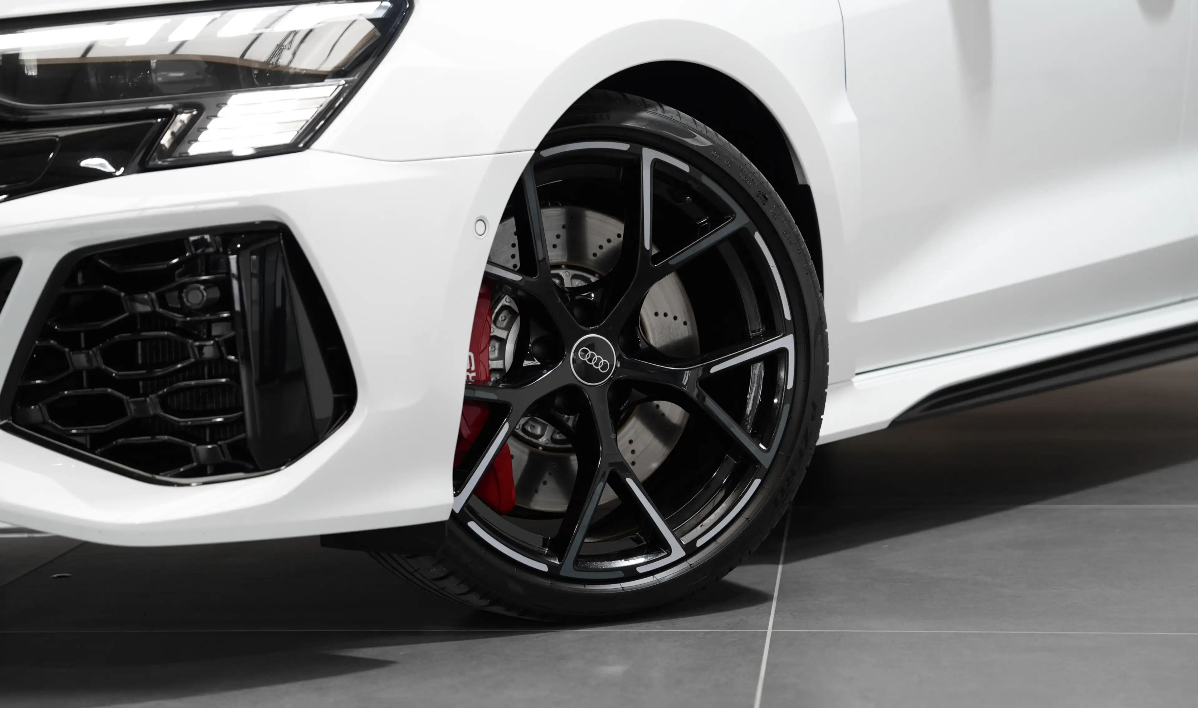 Audi RS3 2.5 quattro*2.HD*S-AGA*PANO*SCHALE*B&O*360* — photo 8
