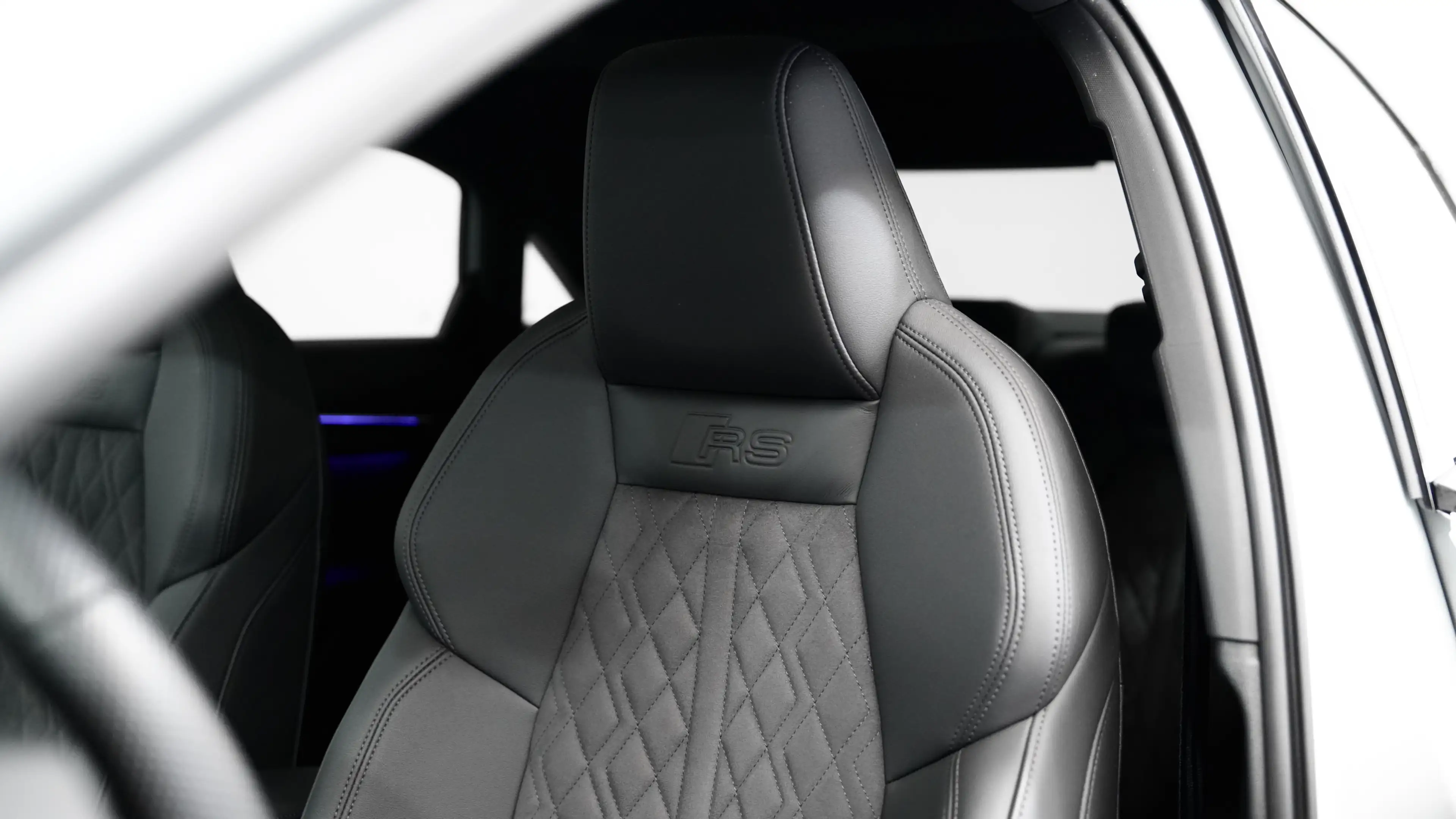 Audi RS3 2.5 quattro*2.HD*S-AGA*PANO*SCHALE*B&O*360* — photo 15