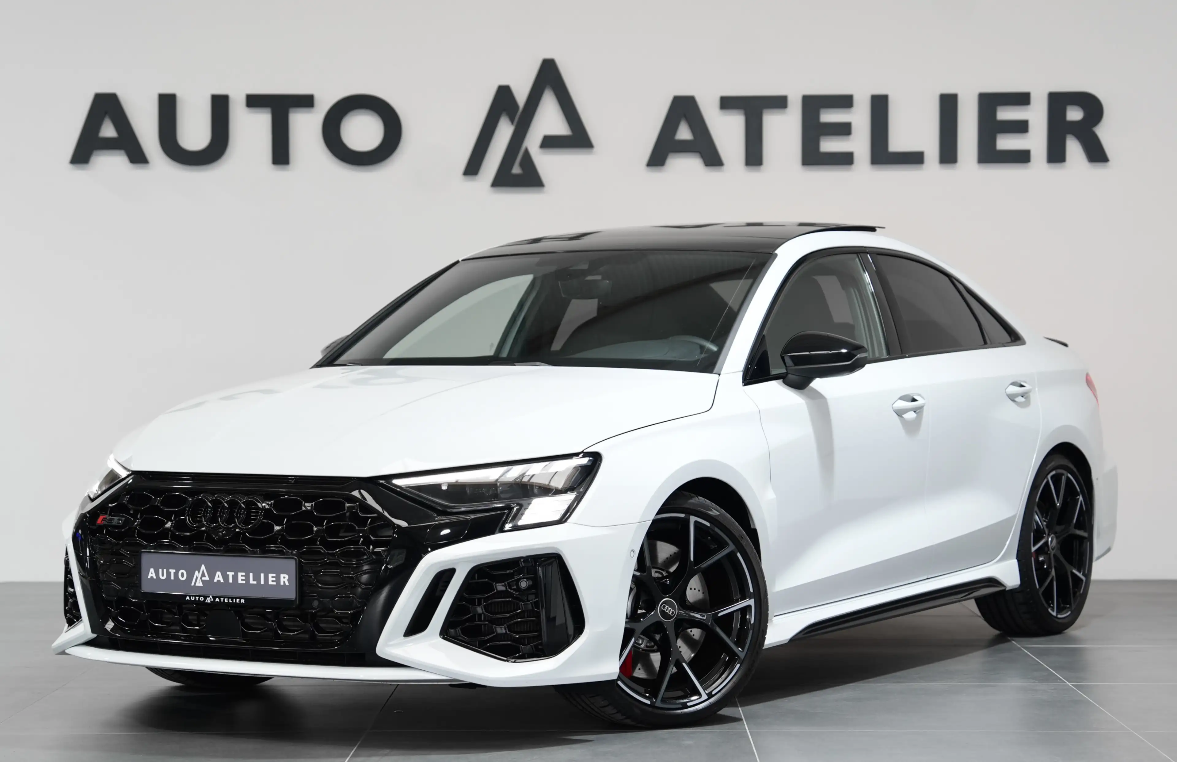 Audi RS3 2.5 quattro*2.HD*S-AGA*PANO*SCHALE*B&O*360* — photo 2