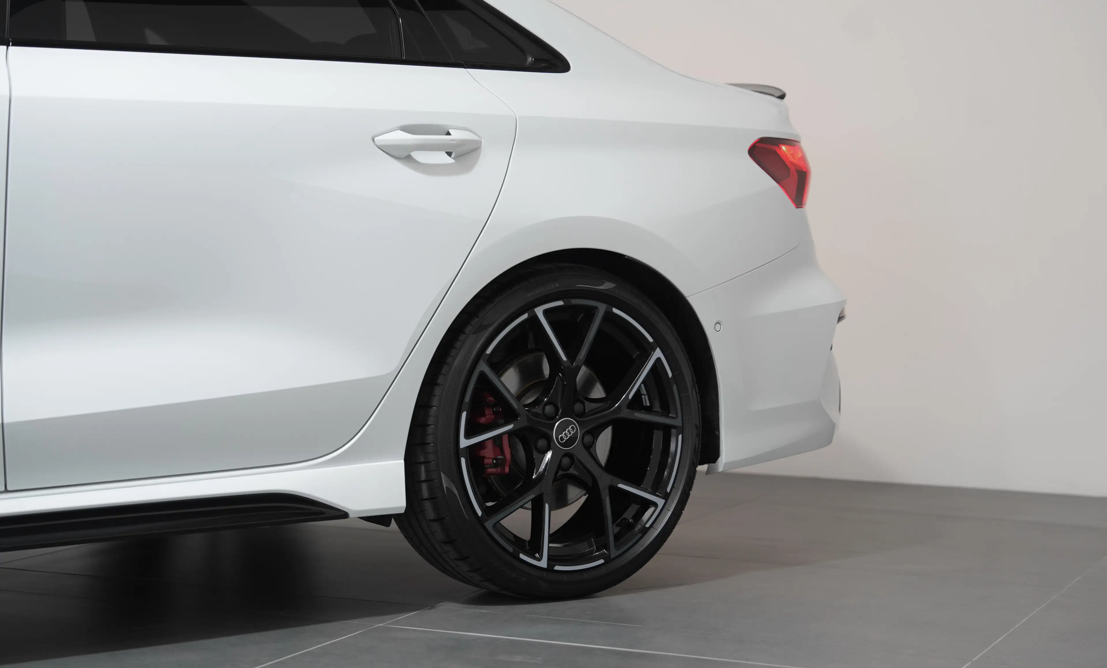 Audi RS3 2.5 quattro*2.HD*S-AGA*PANO*SCHALE*B&O*360* — photo 9