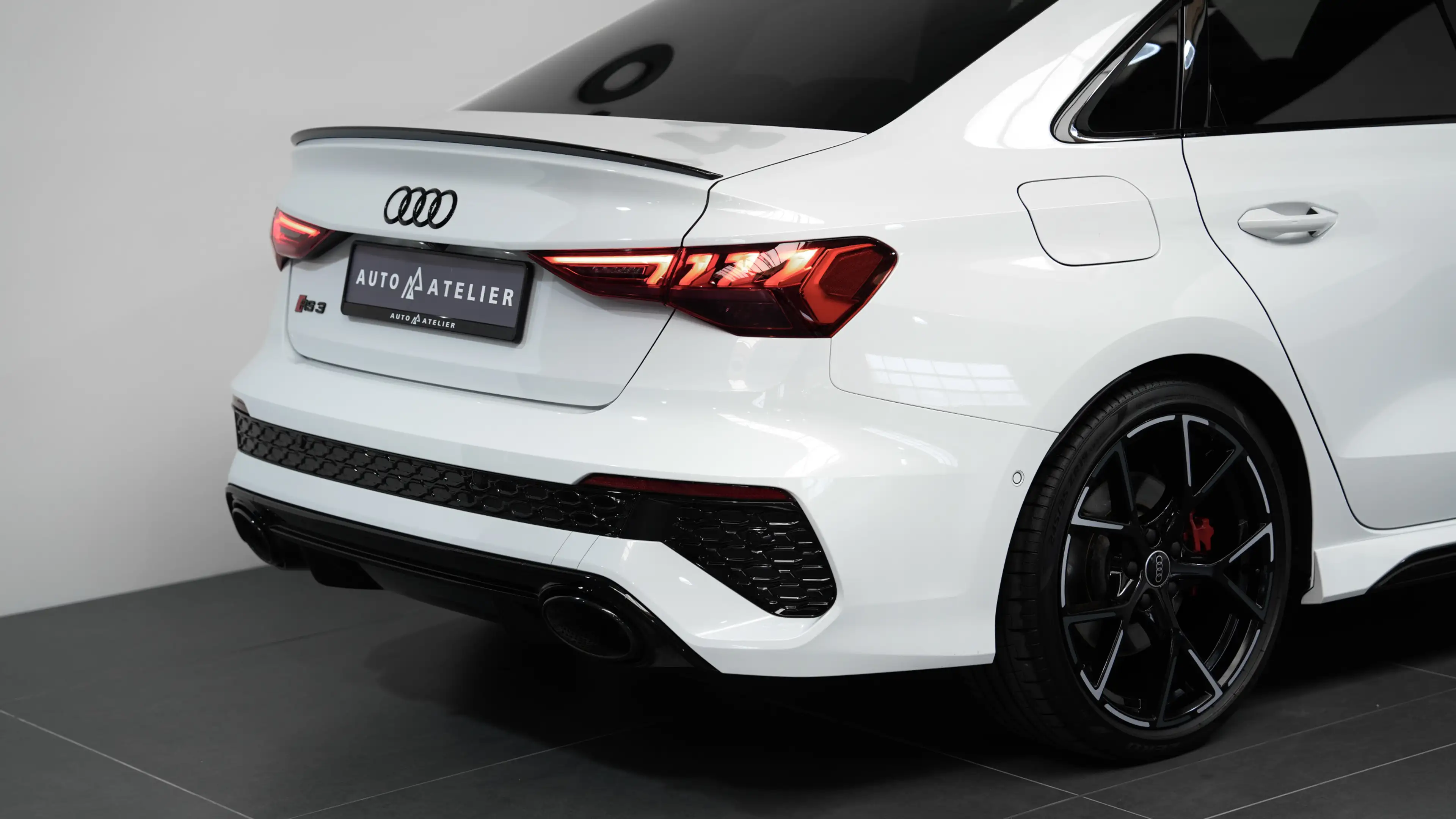 Audi RS3 2.5 quattro*2.HD*S-AGA*PANO*SCHALE*B&O*360* — photo 11