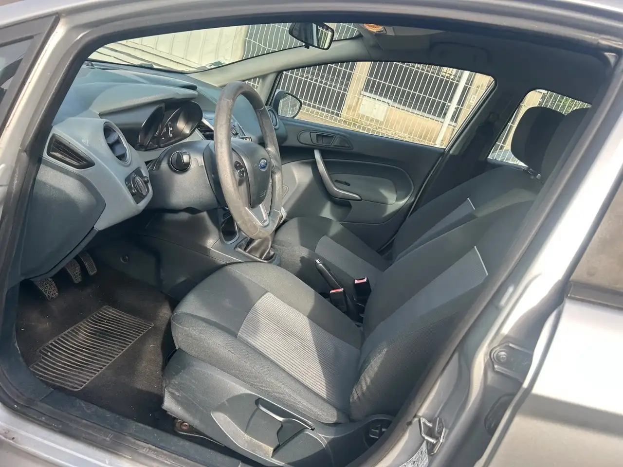Ford Fiesta 5 portes — photo 7