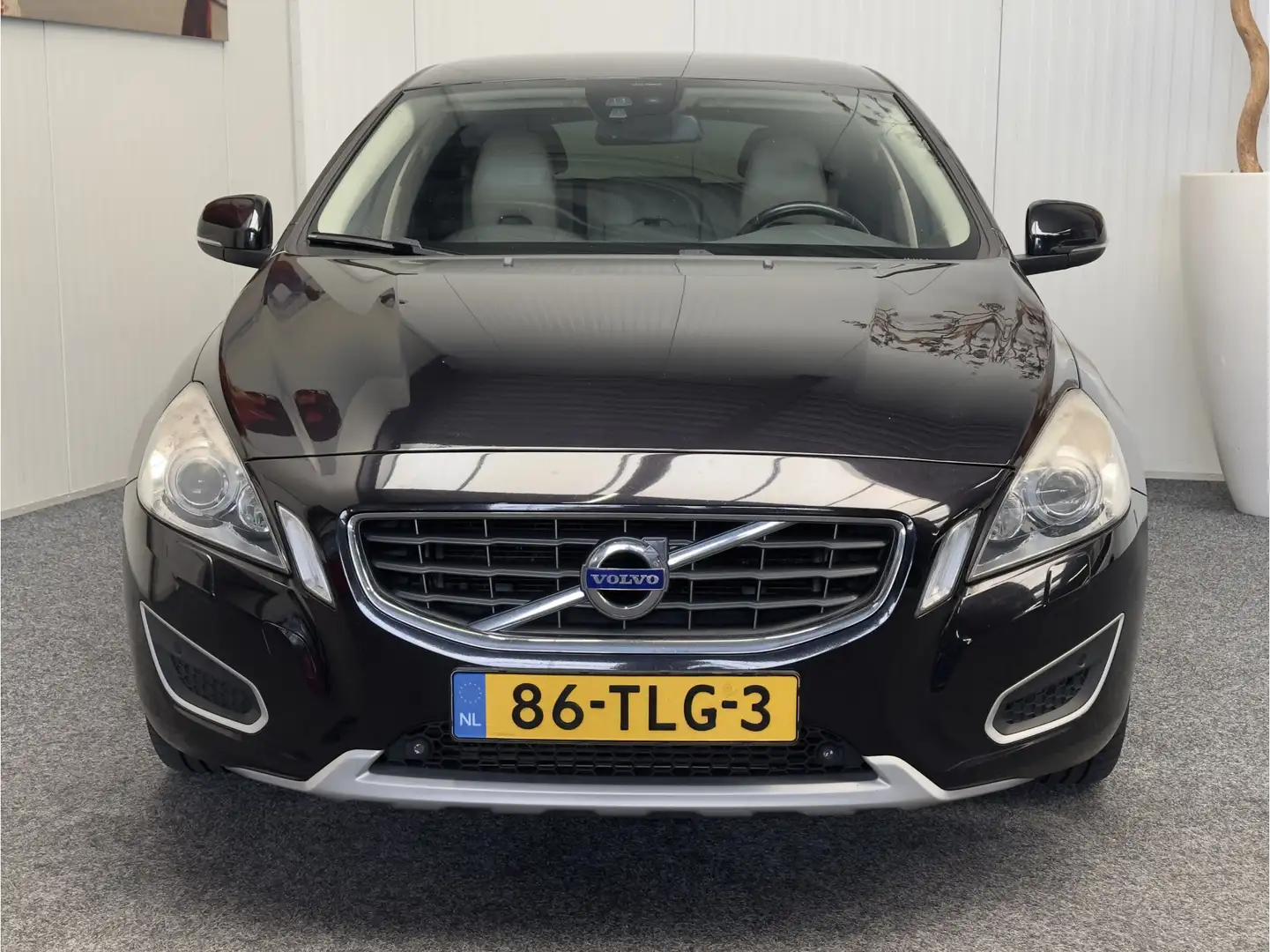 Volvo V60 2.0 D3 SUMMUM LEDER NAVIGATIE CRUISE CONTROL CLIMA Noir - 2
