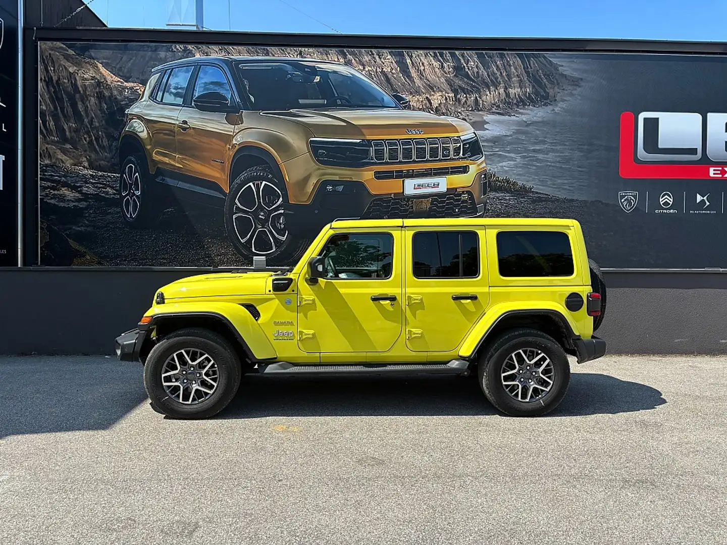 Jeep Wrangler Sahara 2.0 PHEV 380 PS AT 4xe Gelb - 2