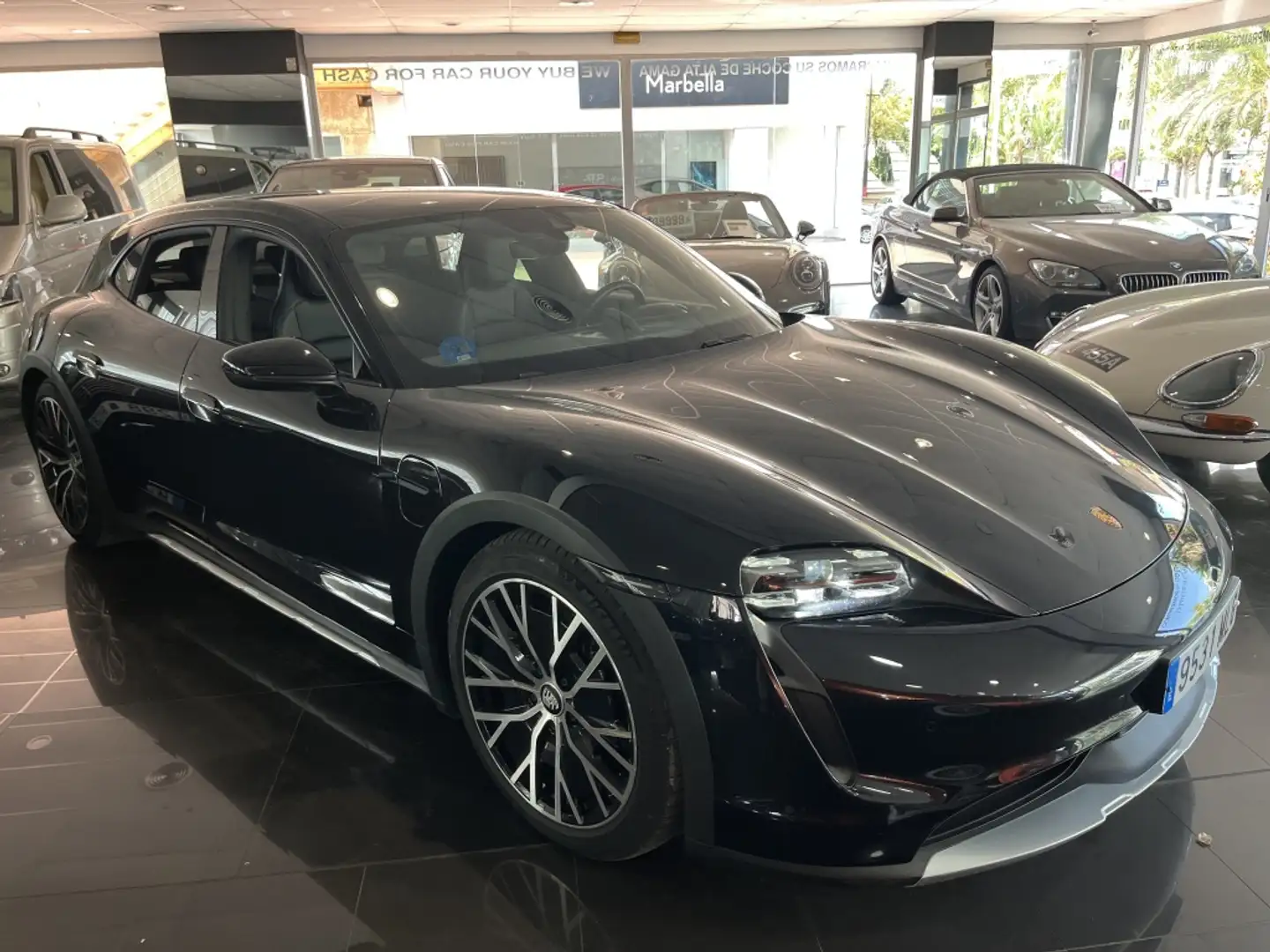 Porsche Taycan 4 Cross Turismo Schwarz - 2