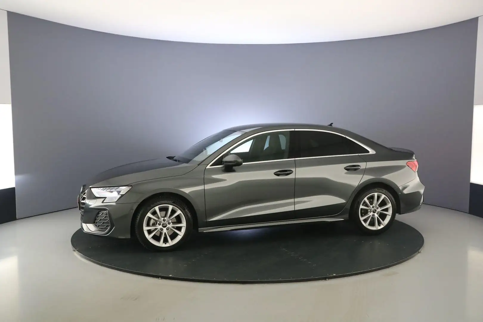 Audi A3 Limousine 30 TFSI S Edition | Audi sound | Carplay Grijs - 2