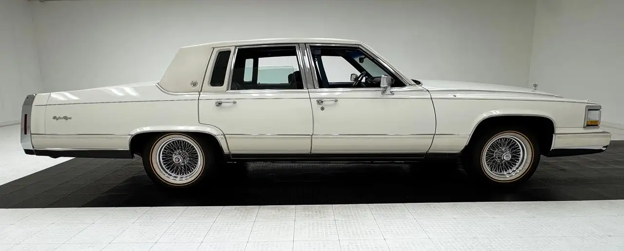 Cadillac Brougham d'Elegance Sedan, foto 6