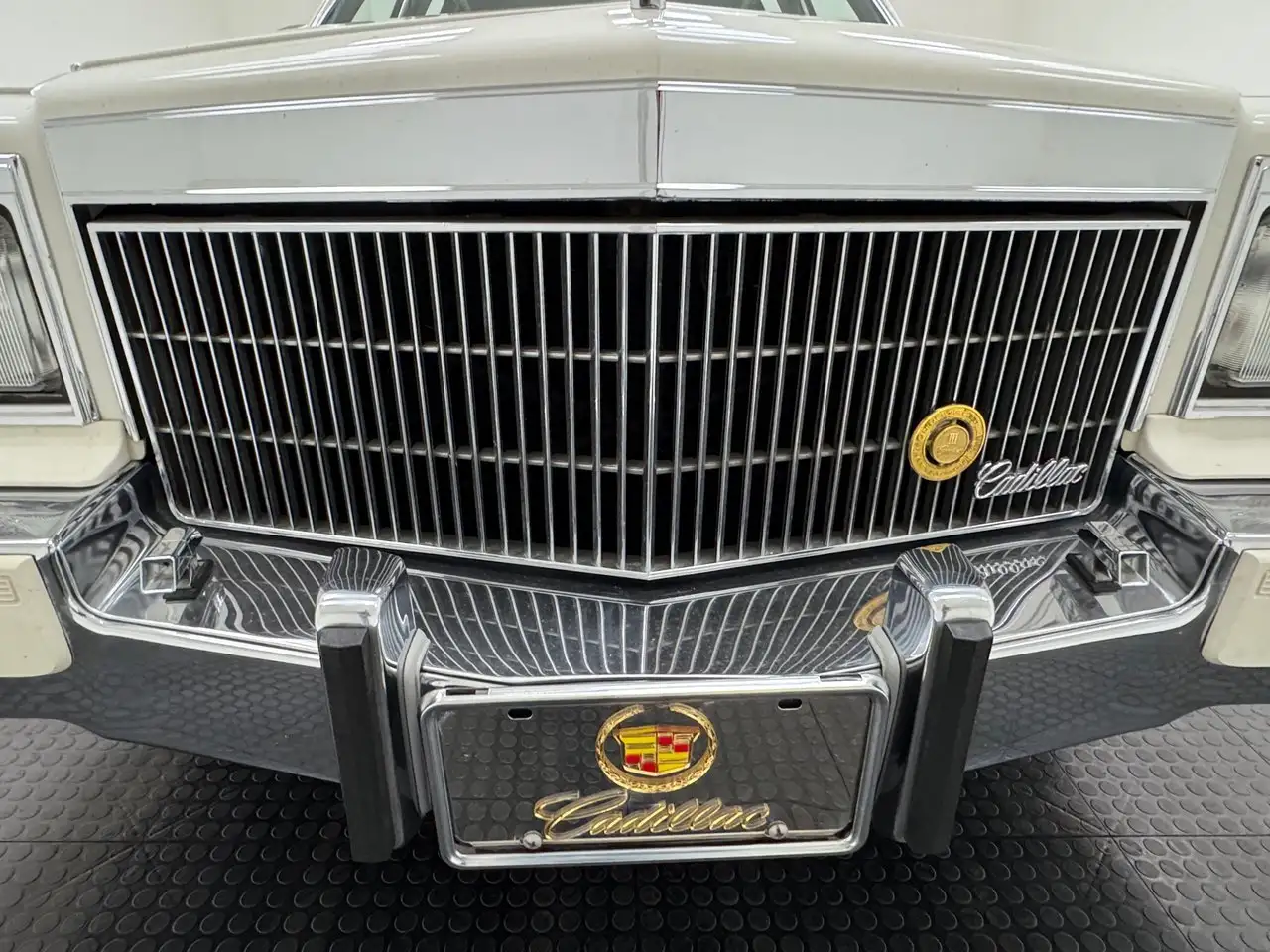 Cadillac Brougham d'Elegance Sedan, foto 9