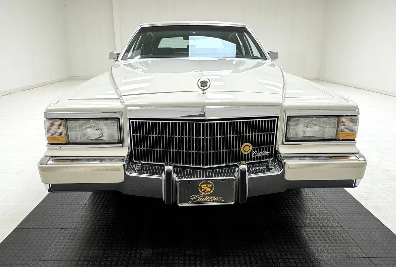 Cadillac Brougham d'Elegance Sedan, foto 8