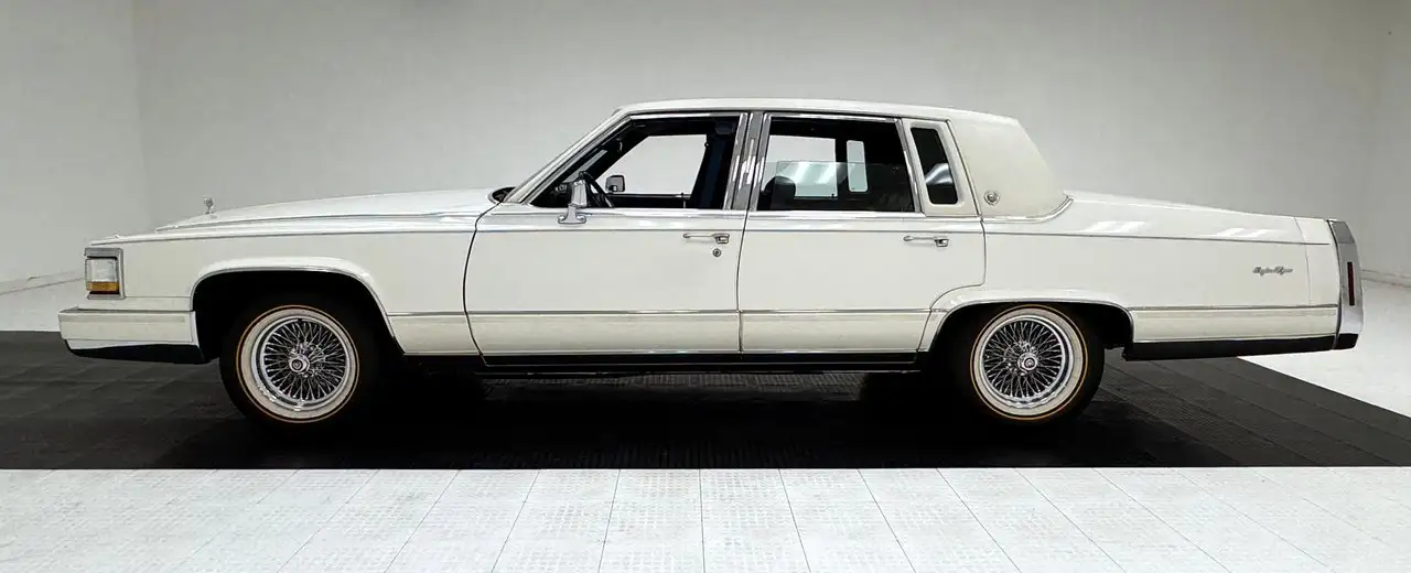 Cadillac Brougham d'Elegance Sedan, foto 2