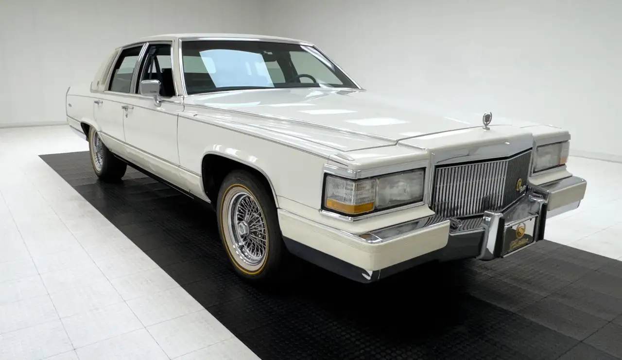Cadillac Brougham d'Elegance Sedan, foto 7