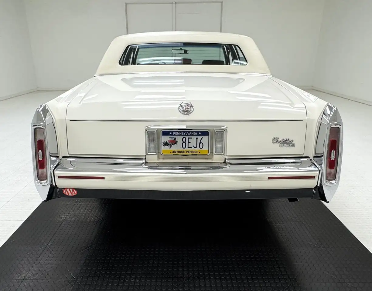 Cadillac Brougham d'Elegance Sedan, foto 4