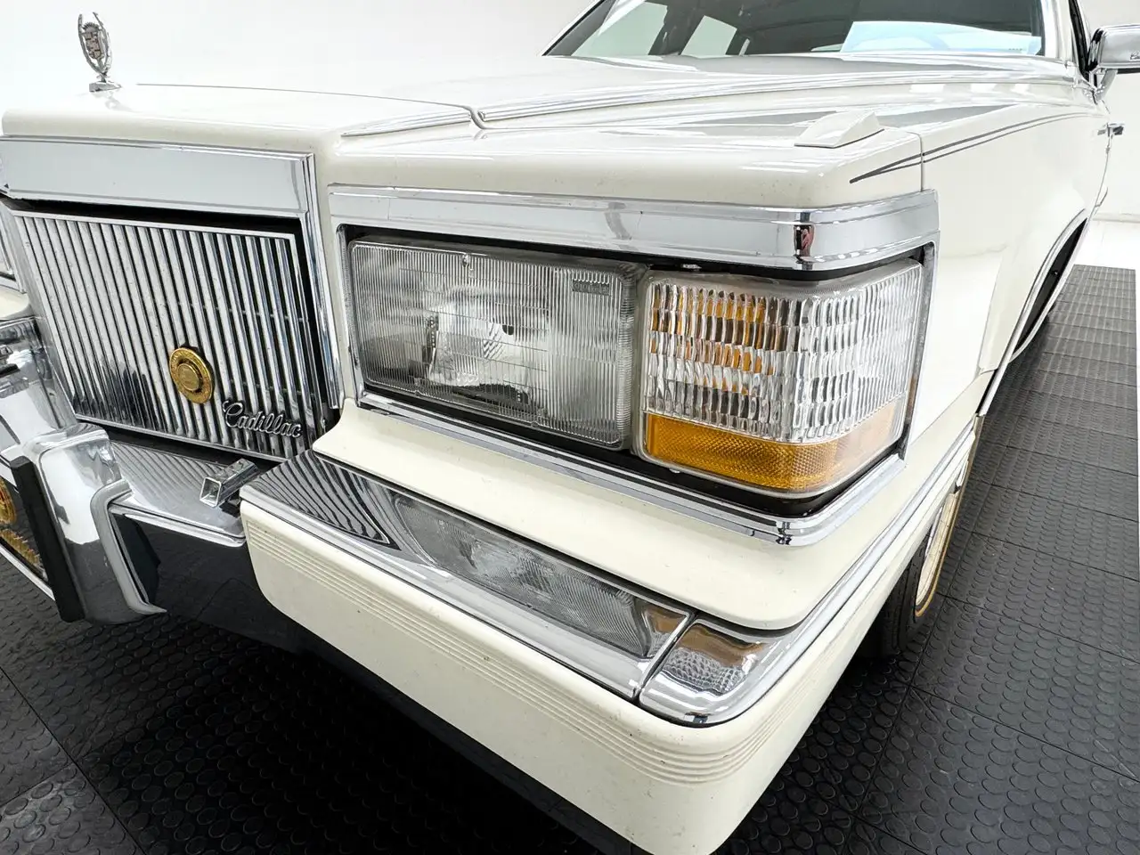 Cadillac Brougham d'Elegance Sedan, foto 11