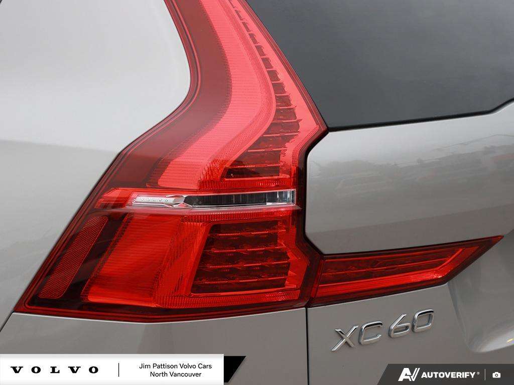 2022 Volvo XC60 T8 eAWD PHEV Inscription Expression - HOV Access! thumb 12