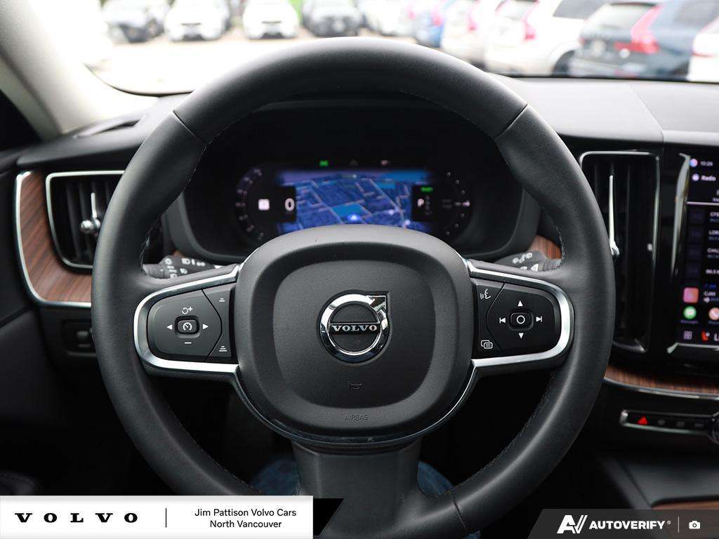 2022 Volvo XC60 T8 eAWD PHEV Inscription Expression - HOV Access! thumb 14