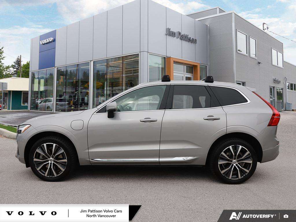 2022 Volvo XC60 T8 eAWD PHEV Inscription Expression - HOV Access! alt 3